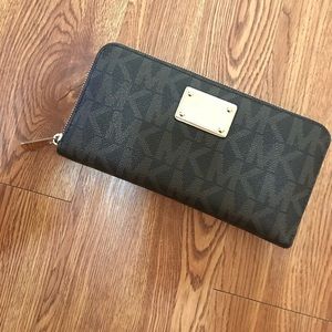 Michael Kors continental wallet